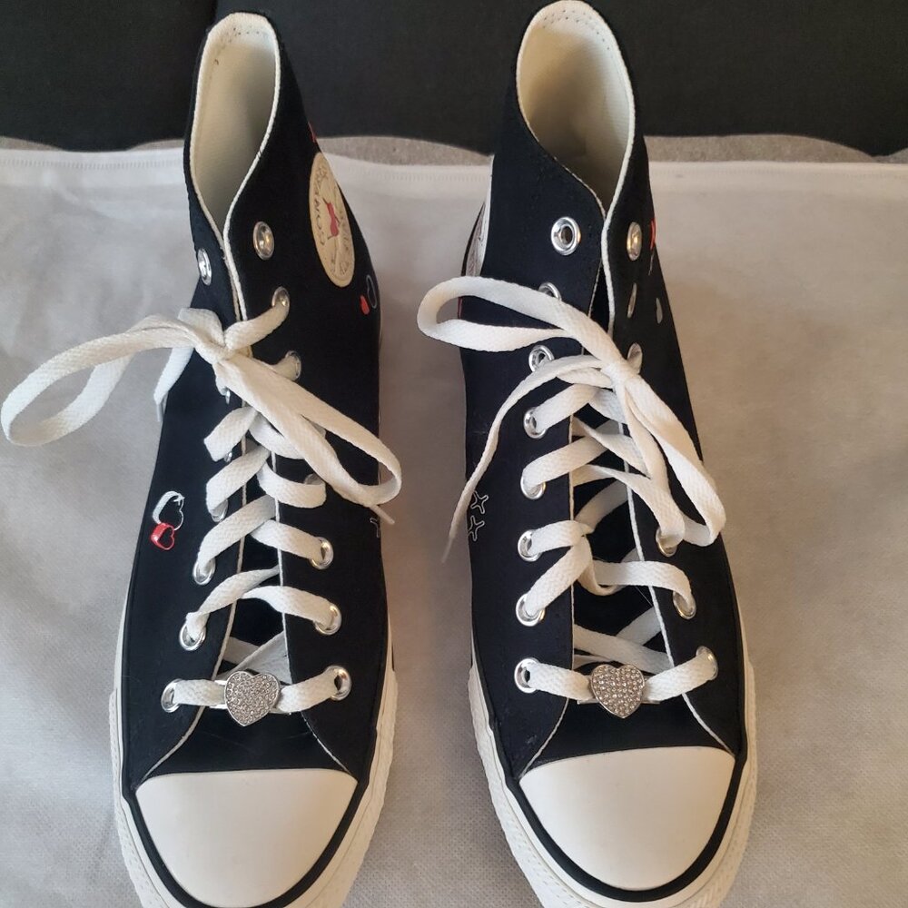 CONVERSE CHUCK TALYOR WOMEN'S BLACK CANVAS HEARTS HIGH TOP SNEAKERS  NWOT NWOB